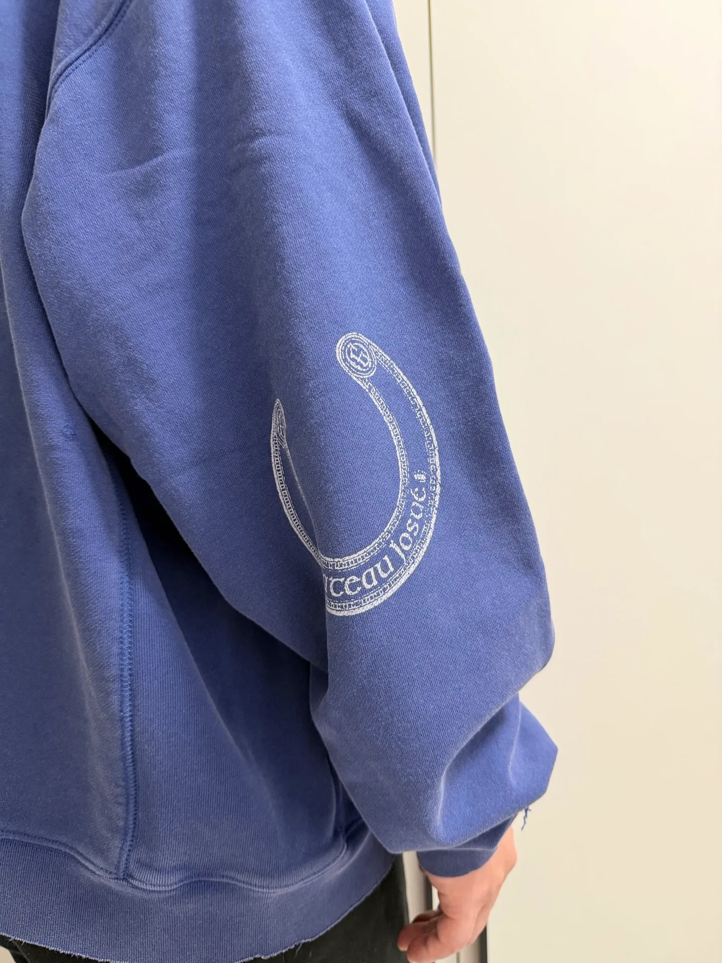 GALLERY DEPT. CHATEAU RANCH HOODIE/NAVY Horseshoe Winery Splash Ink Destroyed Hoodie Washed Blue S-XL Assute Reactive Dyes Ready-made Clothes Fade Process Post-Fry Color Processing Super Heavy and Cumbersome Too Many Cuts and Hanging Wormhole Destruction Process➕Hand-Splashed Ink Very Time-consuming and Labor-intensive Correct Version Original Main Mark➕Large Main Mark➕Yellow Wash Mark The original BOXY short and wide version has not been changed at all. God-cut. Authentic level printing process. Post-washing treatment to show natural aging effect.